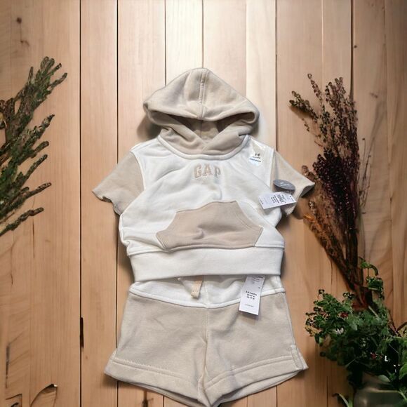 NWT Baby GAP Sweatsuit (3-6 Months) - Picture 1 of 4